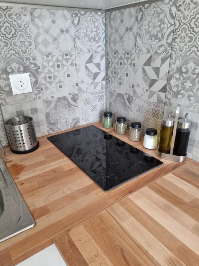 Studio Cabine Refait A Neuf A 3 Minutes A Pied De La Plage Lägenhet Le Grau-du-Roi Exteriör bild